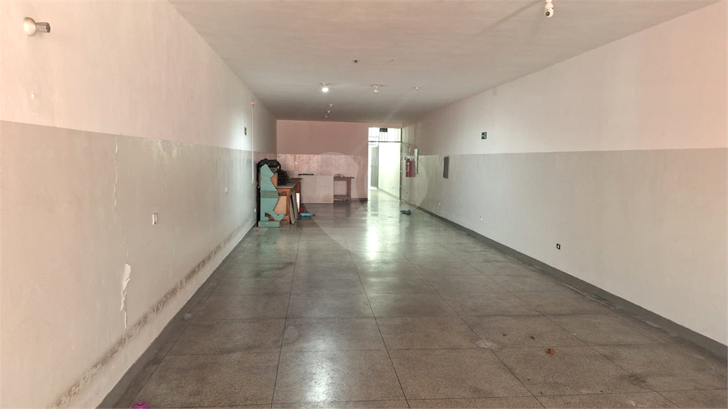 Prédio Comercial a venda no Brás com 850m² de área construída, e elevador.