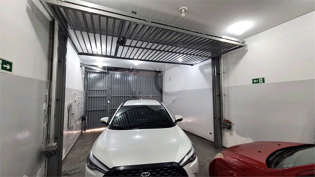 Prédio Comercial a venda no Brás com 850m² de área construída, e elevador.