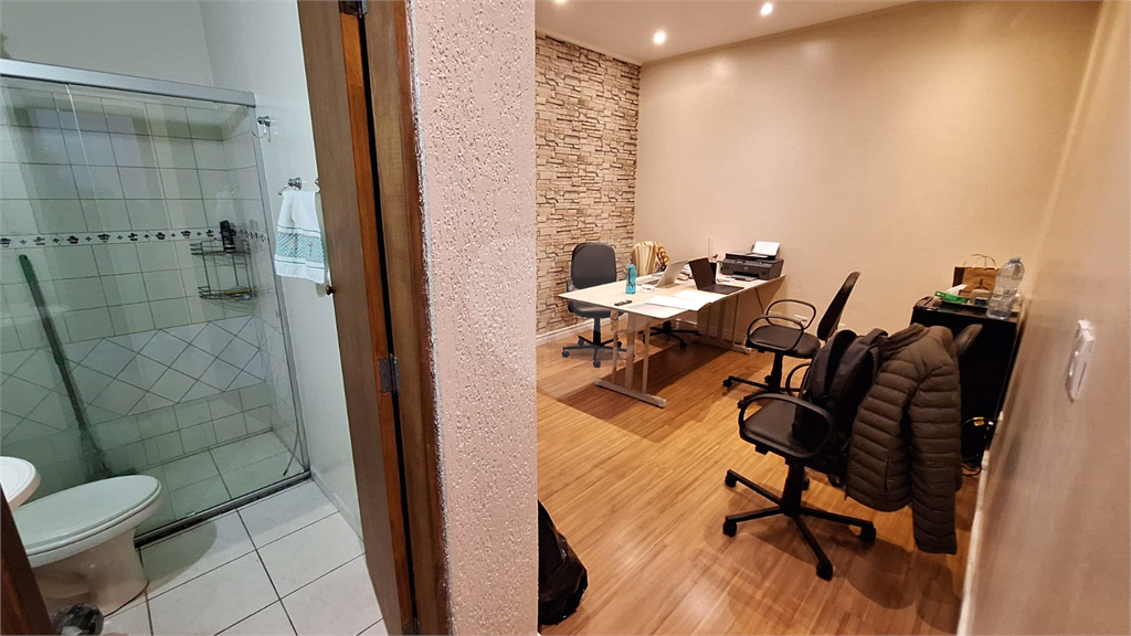 Prédio Comercial a venda no Brás com 850m² de área construída, e elevador.