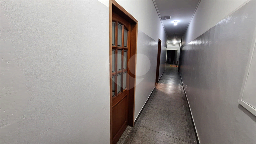 Prédio Comercial a venda no Brás com 850m² de área construída, e elevador.