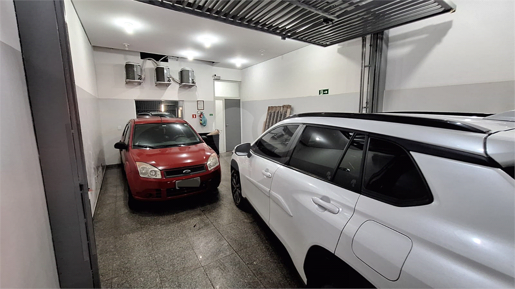 Prédio Comercial a venda no Brás com 850m² de área construída, e elevador.