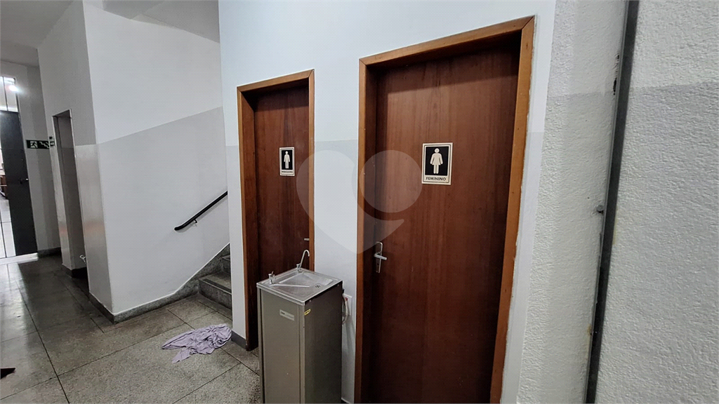 Prédio Comercial a venda no Brás com 850m² de área construída, e elevador.