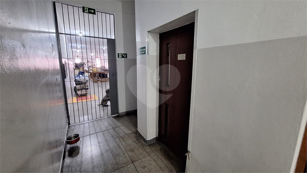 Prédio Comercial a venda no Brás com 850m² de área construída, e elevador.