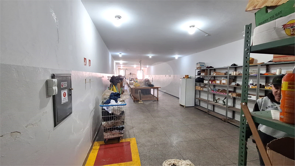 Prédio Comercial a venda no Brás com 850m² de área construída, e elevador.