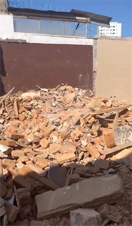 TERRENO EM ZONA COMERCIAL
