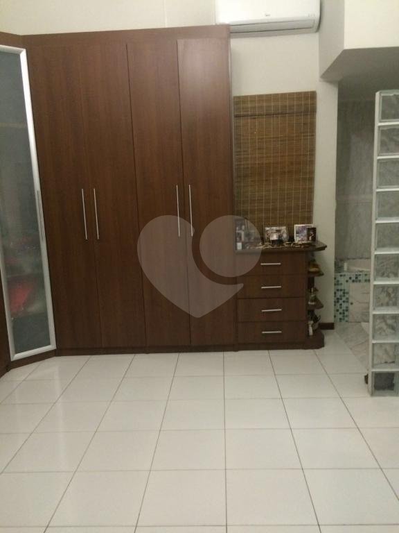 Lindo Sobrado em Condomínio Fechado em Santa Terezinha