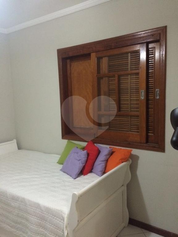 Lindo Sobrado em Condomínio Fechado em Santa Terezinha