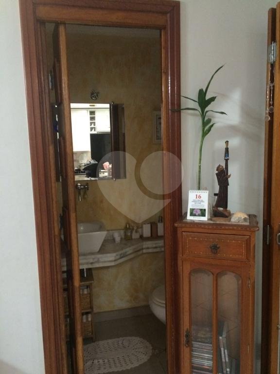 Lindo Sobrado em Condomínio Fechado em Santa Terezinha