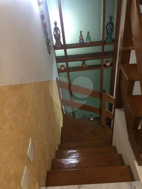 Lindo Sobrado em Condomínio Fechado em Santa Terezinha