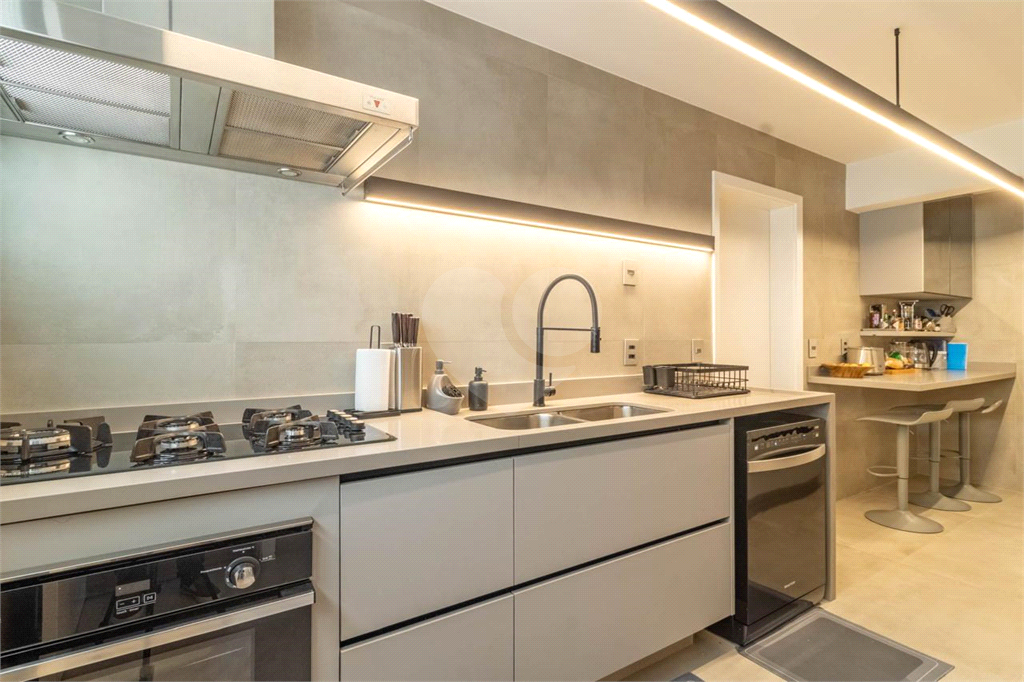 APARTAMENTO em ALTO DE PINHEIROS