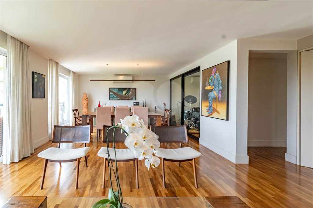 APARTAMENTO em ALTO DE PINHEIROS