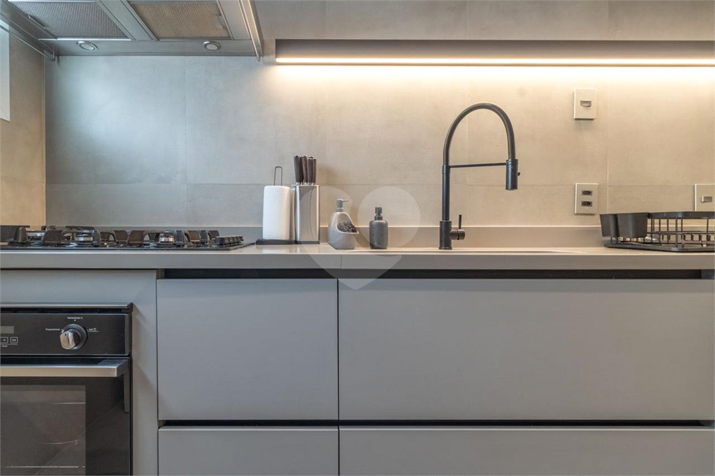 APARTAMENTO em ALTO DE PINHEIROS
