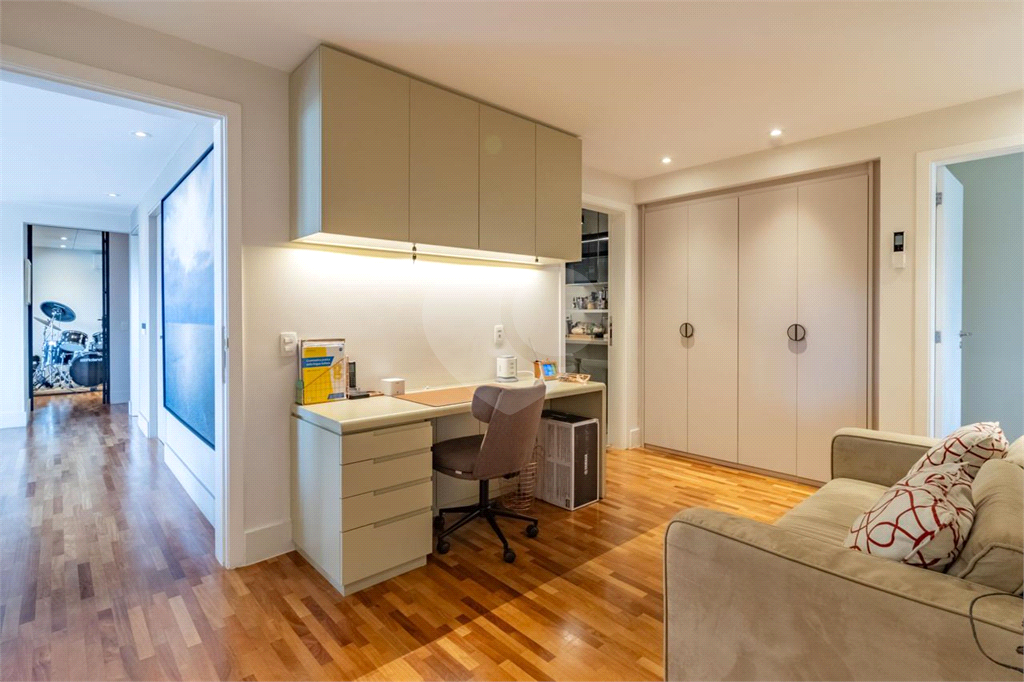 APARTAMENTO em ALTO DE PINHEIROS