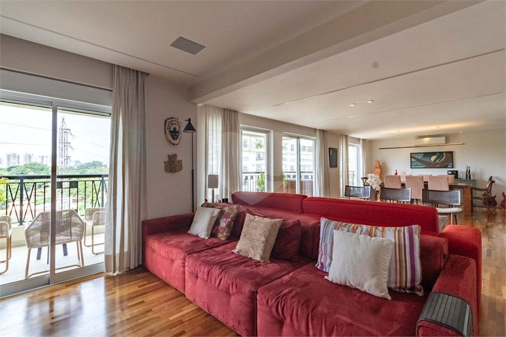 APARTAMENTO em ALTO DE PINHEIROS
