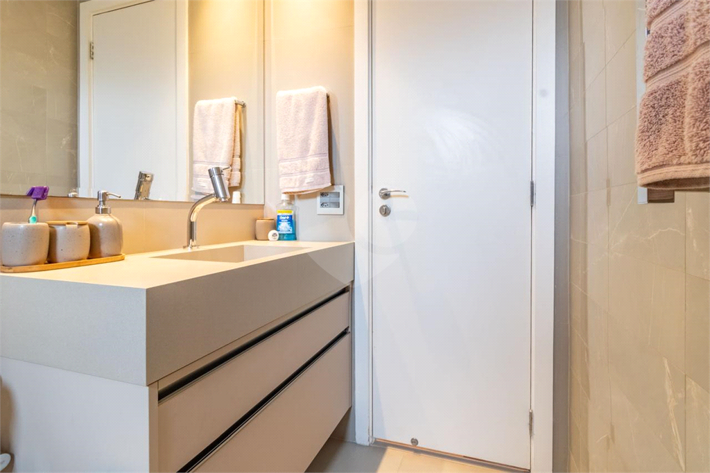 APARTAMENTO em ALTO DE PINHEIROS