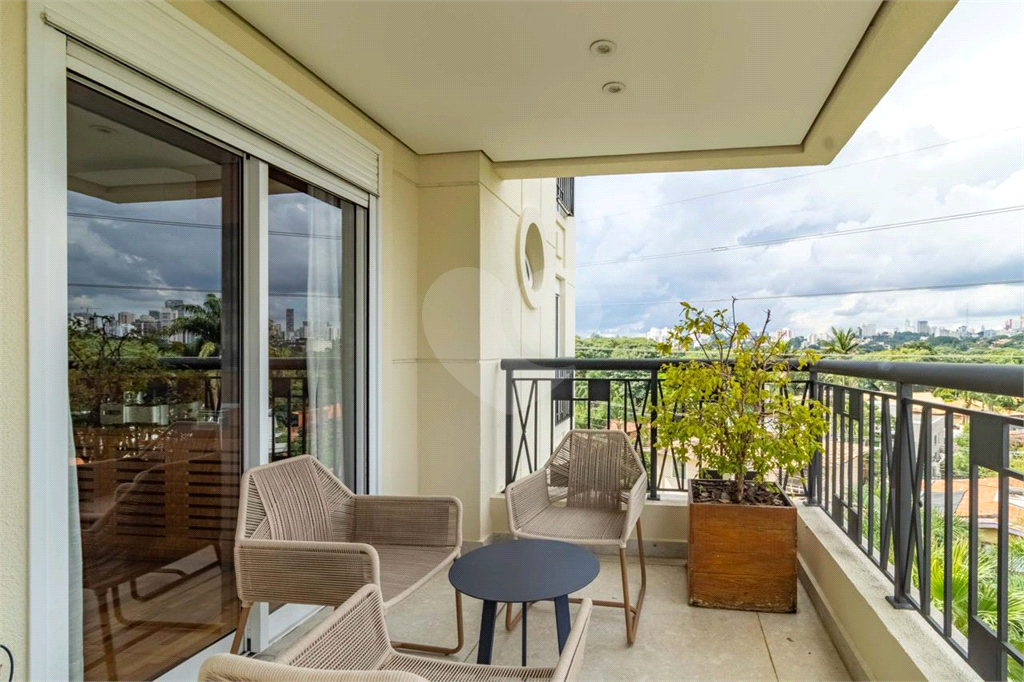 APARTAMENTO em ALTO DE PINHEIROS