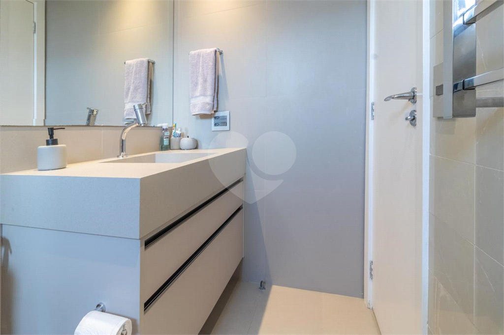 APARTAMENTO em ALTO DE PINHEIROS