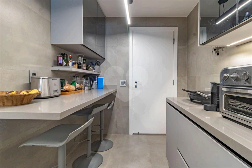 APARTAMENTO em ALTO DE PINHEIROS