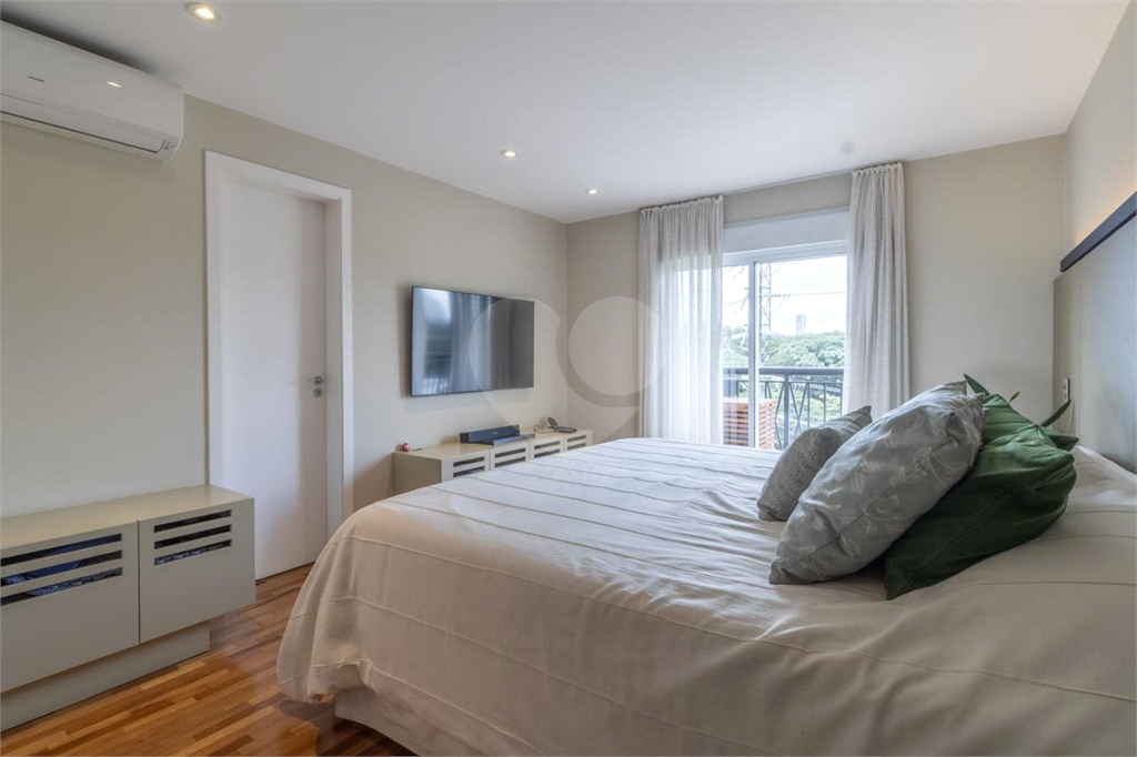 APARTAMENTO em ALTO DE PINHEIROS