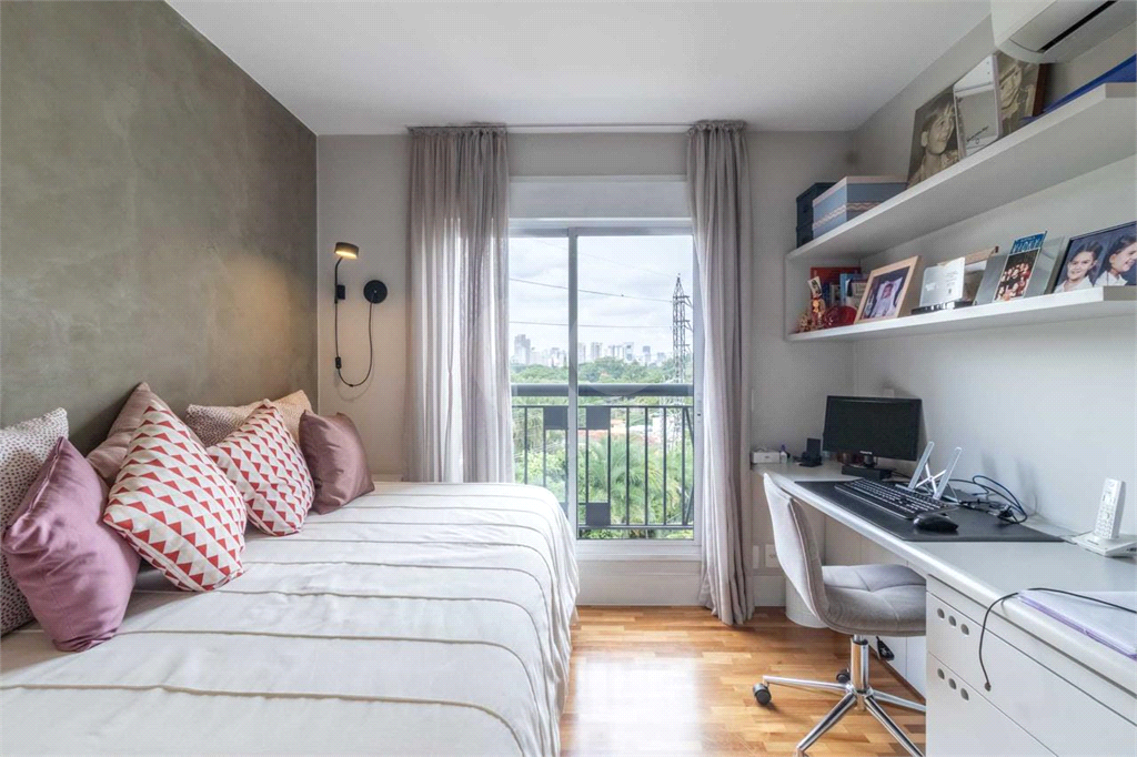 APARTAMENTO em ALTO DE PINHEIROS