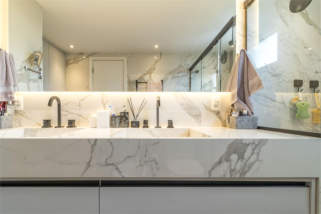 APARTAMENTO em ALTO DE PINHEIROS