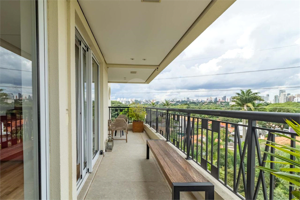 APARTAMENTO em ALTO DE PINHEIROS