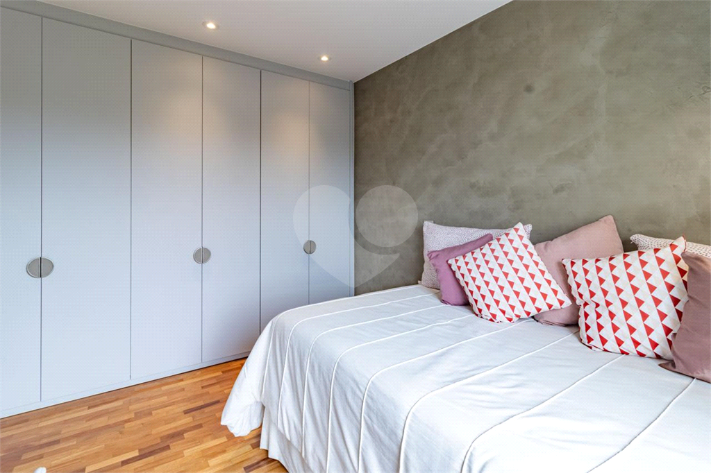 APARTAMENTO em ALTO DE PINHEIROS