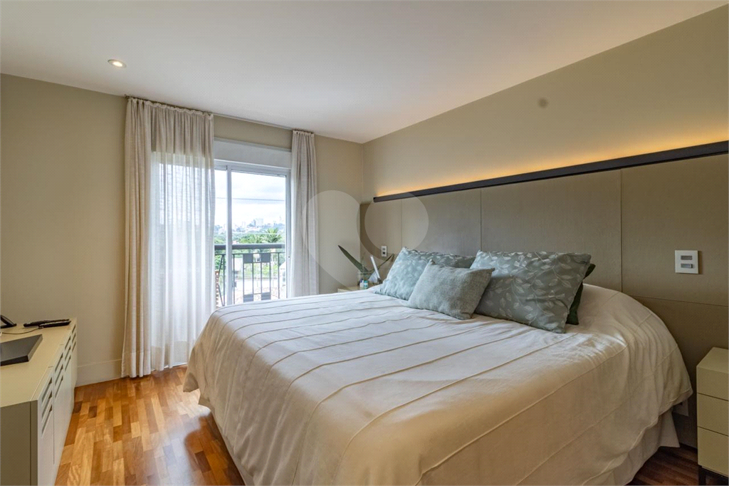 APARTAMENTO em ALTO DE PINHEIROS