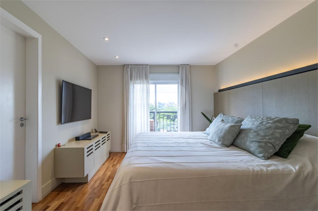 APARTAMENTO em ALTO DE PINHEIROS