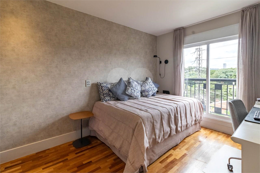 APARTAMENTO em ALTO DE PINHEIROS