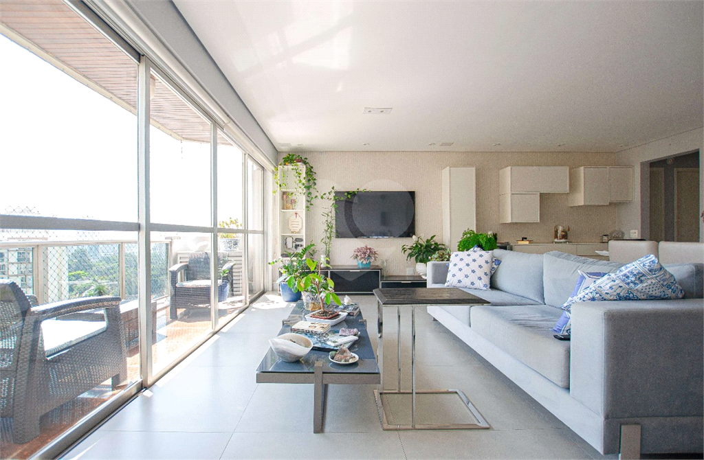 Apartamento - Perdizes - 4 Dormitórios - 157 m²