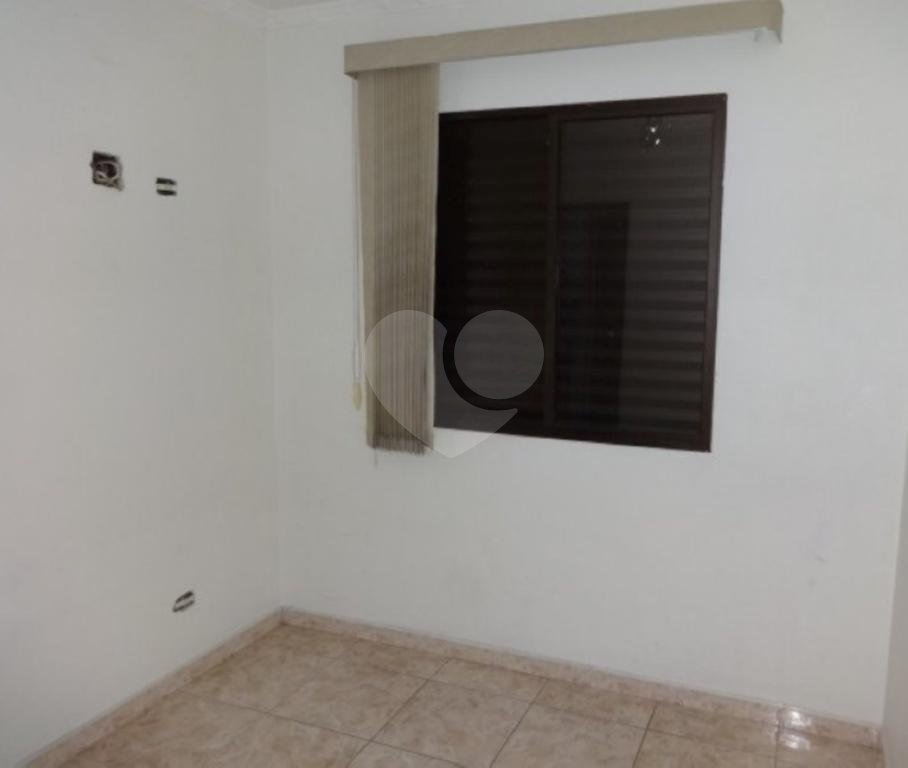 Apartamento com três dormitórios e duas vagas de garagem