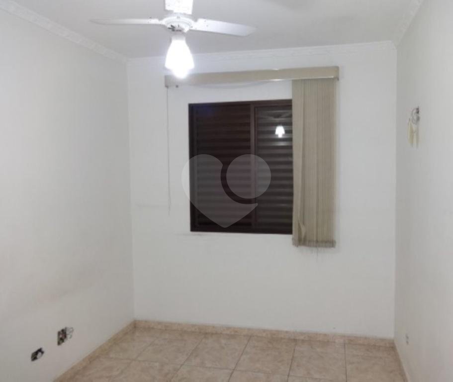 Apartamento com três dormitórios e duas vagas de garagem