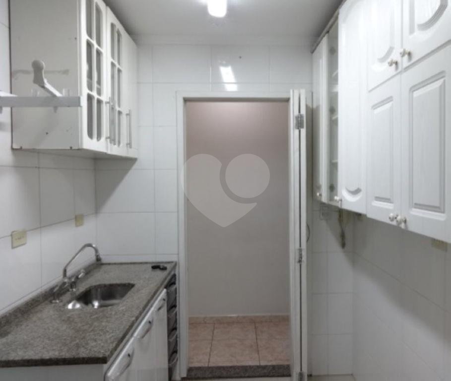 Apartamento com três dormitórios e duas vagas de garagem