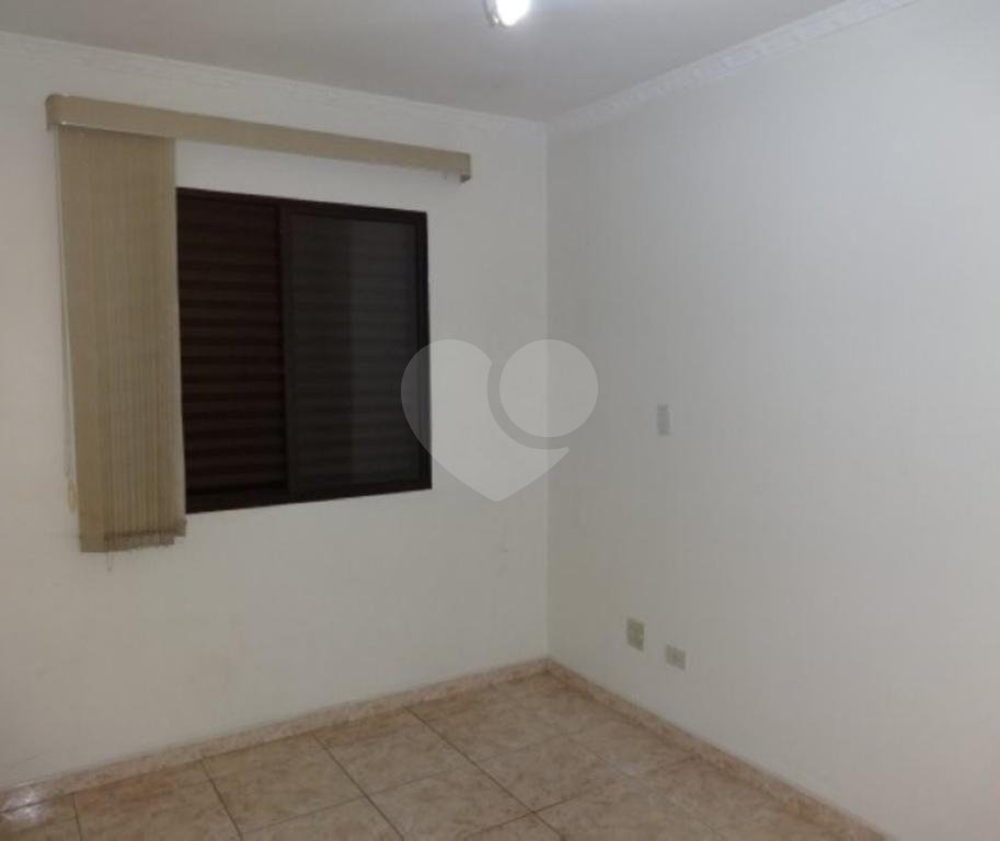 Apartamento com três dormitórios e duas vagas de garagem