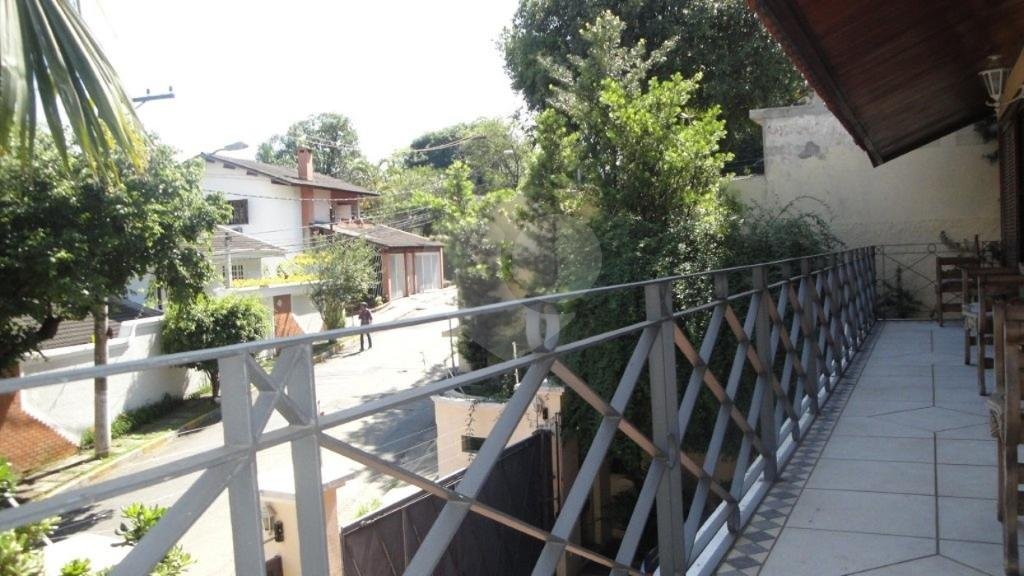  Maravilhosa Residência com  1.500 m²  área .