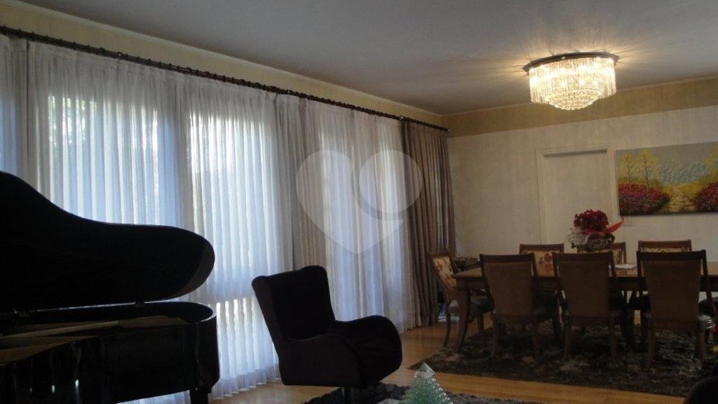  Maravilhosa Residência com  1.500 m²  área .