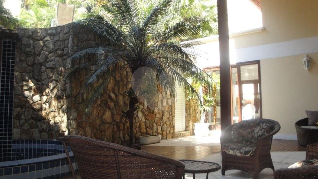  Maravilhosa Residência com  1.500 m²  área .