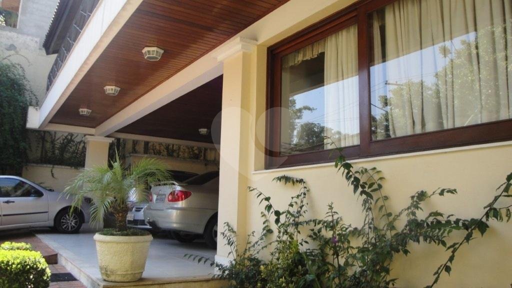  Maravilhosa Residência com  1.500 m²  área .