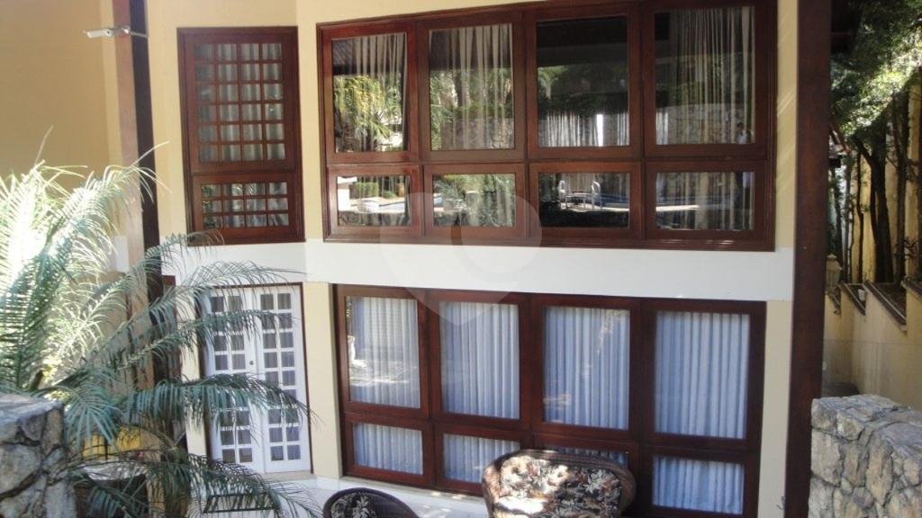  Maravilhosa Residência com  1.500 m²  área .