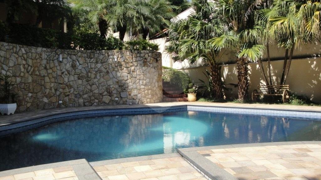  Maravilhosa Residência com  1.500 m²  área .