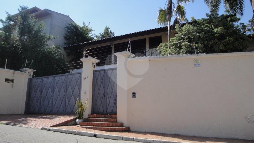  Maravilhosa Residência com  1.500 m²  área .