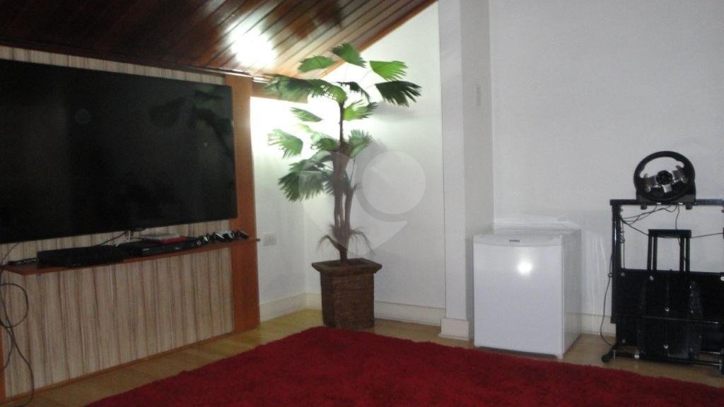  Maravilhosa Residência com  1.500 m²  área .