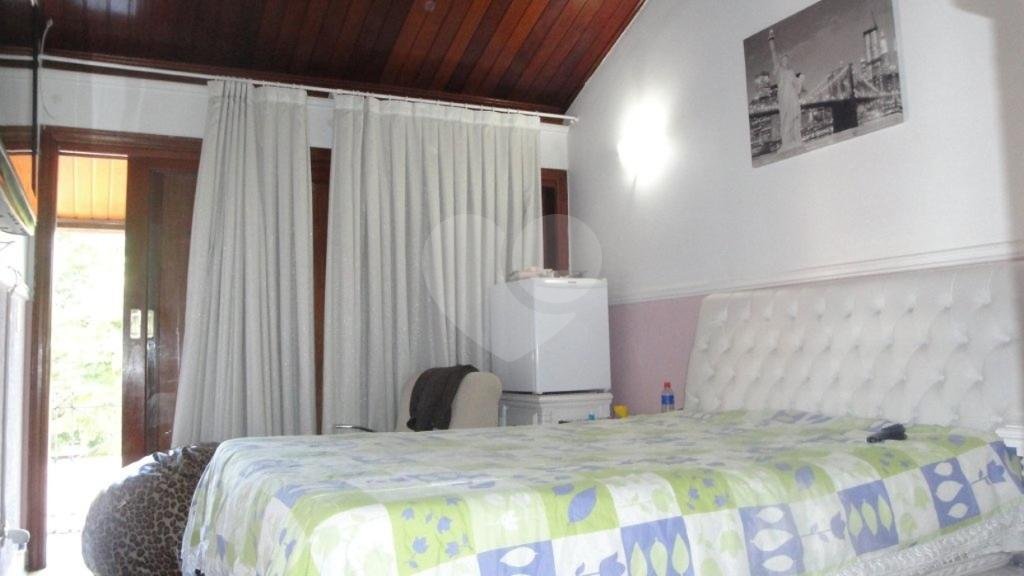 Maravilhosa Residência com  1.500 m²  área .