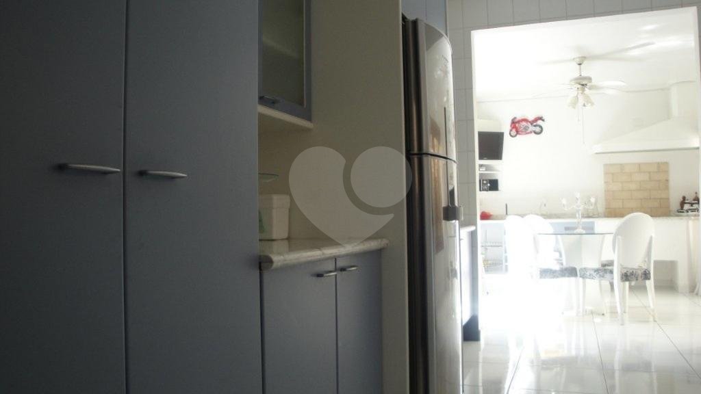  Maravilhosa Residência com  1.500 m²  área .