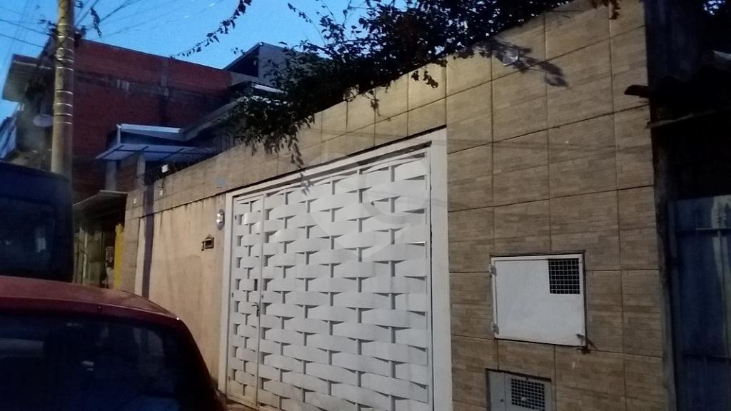 Próximo a futuras instalações do Metrô. 