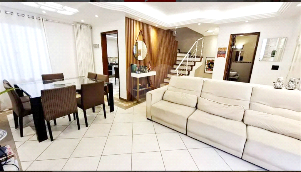 LINDO SOBRADO EM CONDOMÍNIO FECHADO NO HORTO FLORESTAL