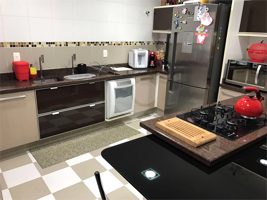 LINDO SOBRADO EM CONDOMÍNIO FECHADO NO HORTO FLORESTAL