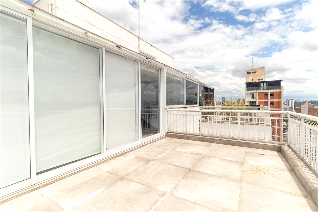 Maravilhosa Cobertura moderna com amplo terraço e lazer em Pinheiros.