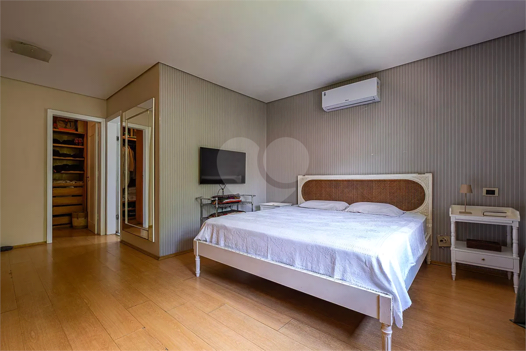 Sobrado no Alto de Pinheiros com 369 m² e Terreno com 570 m²